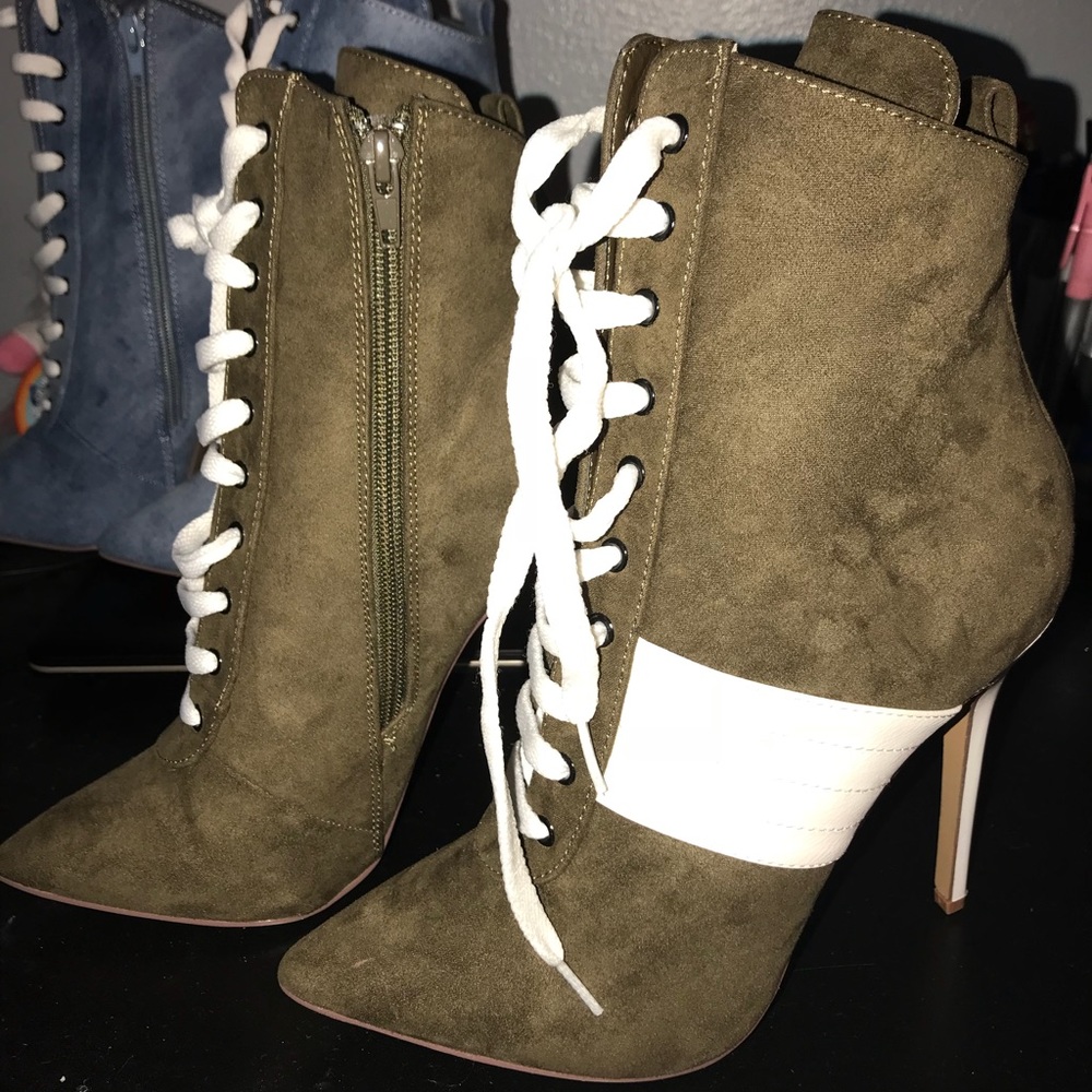 Olive brown racer pumps